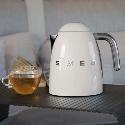 29. SMEG KLF04CREU Wasserkocher Creme