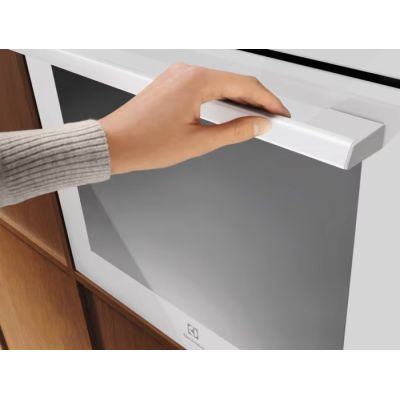 4. ELECTROLUX EOF5F50BV Backofen