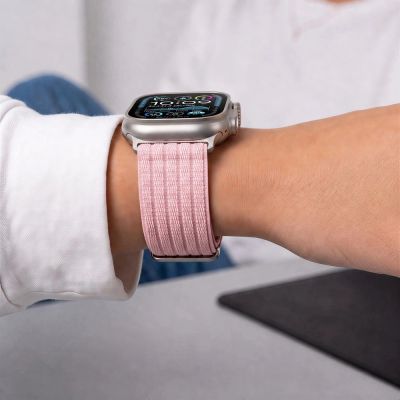7. Tech-Protect Nylon-Sportarmband für Apple Watch 44/45/46/49 mm – Hellrosa