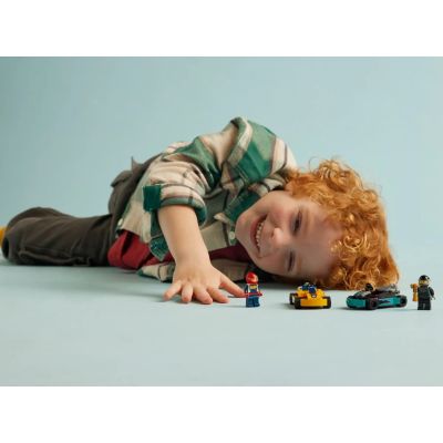 7. LEGO City 60400 Karts und Rennwagen