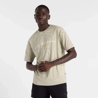 5. New Balance – T-Shirt „Reimagined Graphic M“ MT51506OVN