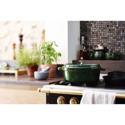 5. ZWILLING STAUB LA COCOTTE 6,7 l ovaler gusseiserner Bräter
