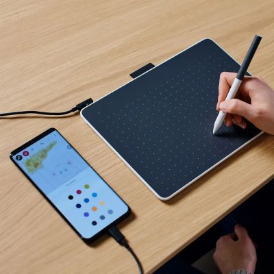 4. Wacom Intuos One Medium 216x135mm Grafiktablett USB/Bluetooth Grau/Weiß CTC6110WLW1B
