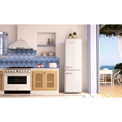 9. SMEG Toaster weiß Modell TSF01WHEU
