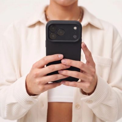 8. Hülle Tech-Protect Silicone MagSafe für iPhone 18 Pro / 17 Pro - schwarz