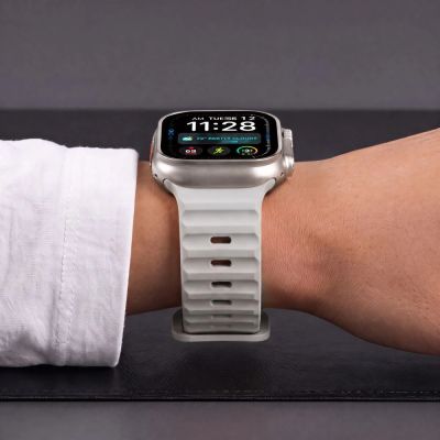 7. Tech-Protect Silikonarmband für Apple Watch 44 / 45 / 46 / 49 mm – Grau