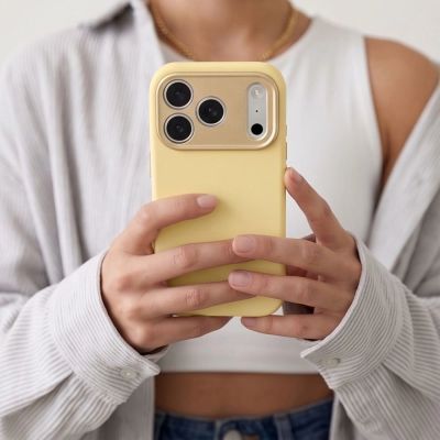 8. Tech-Protect Uniq MagSafe CC Hülle für iPhone 18 Pro Max / 17 Pro Max – Gelb