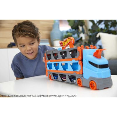 2. Hot Wheels City Racing Transporter 2in1 GVG37