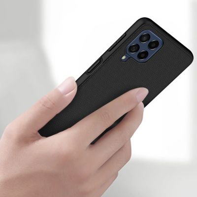 8. Nillkin Textured Case robuste, verstärkte Hülle mit Gelrahmen und Nylonrückseite für Samsung Galaxy M53 5G schwarz