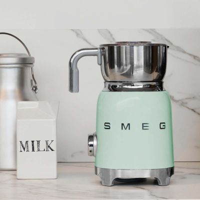 7. Smeg MFF11PGEU Milchaufschäumer/Wärmer, automatischer Milchaufschäumer/Wärmer, Grün