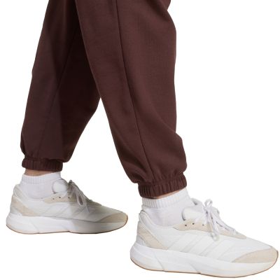 18. adidas Essentials French Terry-Hose mit Bündchen und kleinem Logo für Damen, Braun JX3864