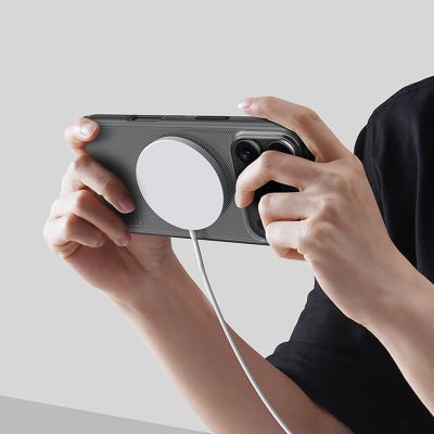 15. Nillkin Super Frosted Shield Pro MagSafe-kompatible Hülle für iPhone 17 Pro – Transparent Schwarz