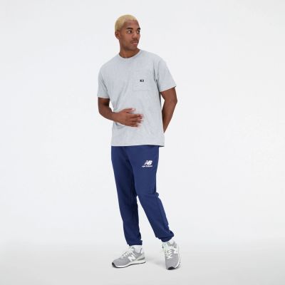 10. New Balance T-Shirt Essentials Reimagined Cott M MT31542AG