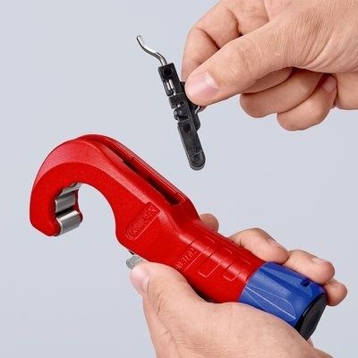 5. Knipex 90 31 02 SB Handrohrschneider