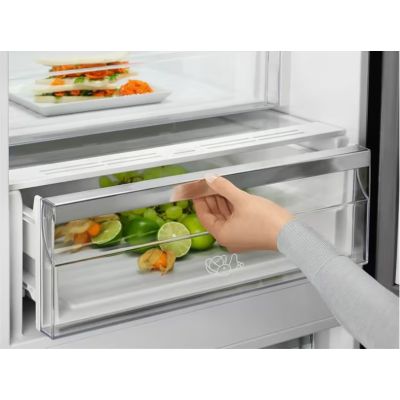 5. ELECTROLUX LNT7ME36G2 Kühl-/Gefrierkombination