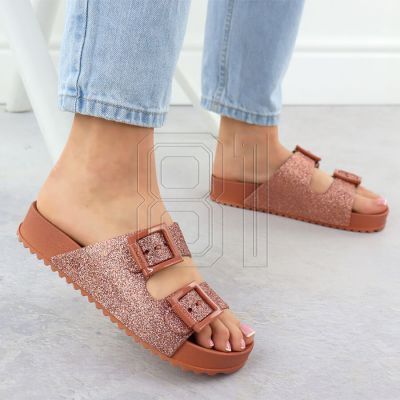 9. Zaxy RR285025 W INT2135A Flip-Flops