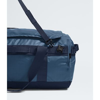 7. The North Face Base Camp Voyager Reisetasche 62L, recycelter Kunststoff, thermoplastische Polyurethan-Elastomere (TPU), Blau