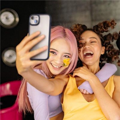 2. Spigen Crystal Hybrid-Hülle für iPhone 15 Plus – transparent und beige