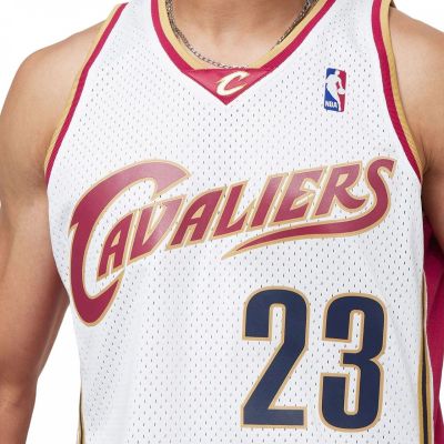 5. Mitchell & Ness NBA Swingman-Trikot Cavaliers 03 Lebron James M SMJYCP19209-CCAWHIT03LJA