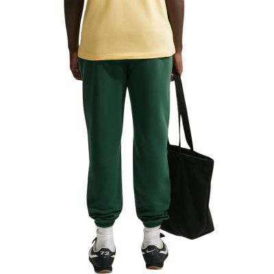 2. Nike Club Herrenhose Grün FN3808 323