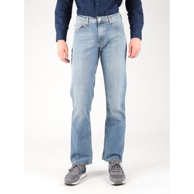 3. Levi`s Jeans 752-0023