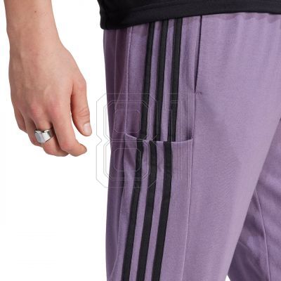 5. adidas Essentials Single Jersey Tapered Open Hem 3-Streifen M Hose IJ8699