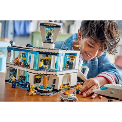 13. LEGO City 60502 Flughafen