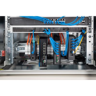 37. Digitus 483 mm (19") Montageschienenhalterung, 4 HE