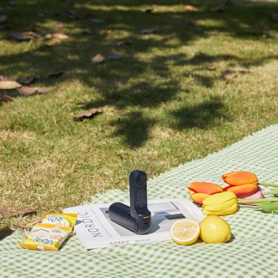 5. Jisulife Handventilator Life8 Mini tragbarer USB-Ventilator mit Powerbank-Funktion 2000 mAh und Taschenlampe – Blau