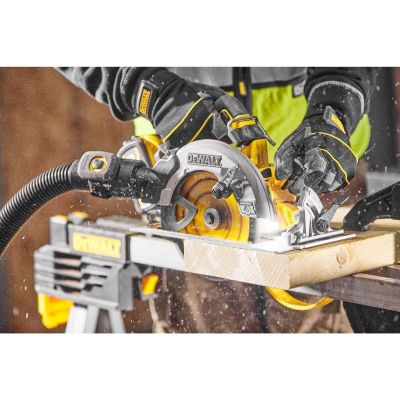 7. DeWALT DCS573NT-XJ Tragbare Kreissäge