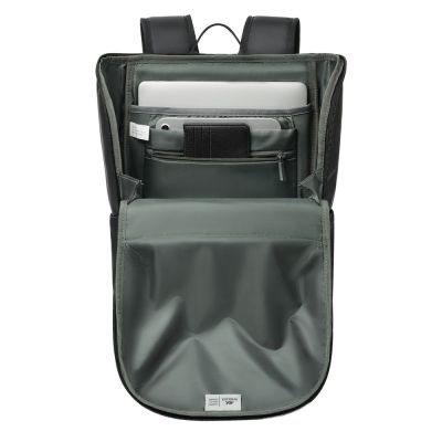 11. Rivacase Eden City Rucksack, Schwarz, Polyester, gewachstes Leder (Pull-Up)