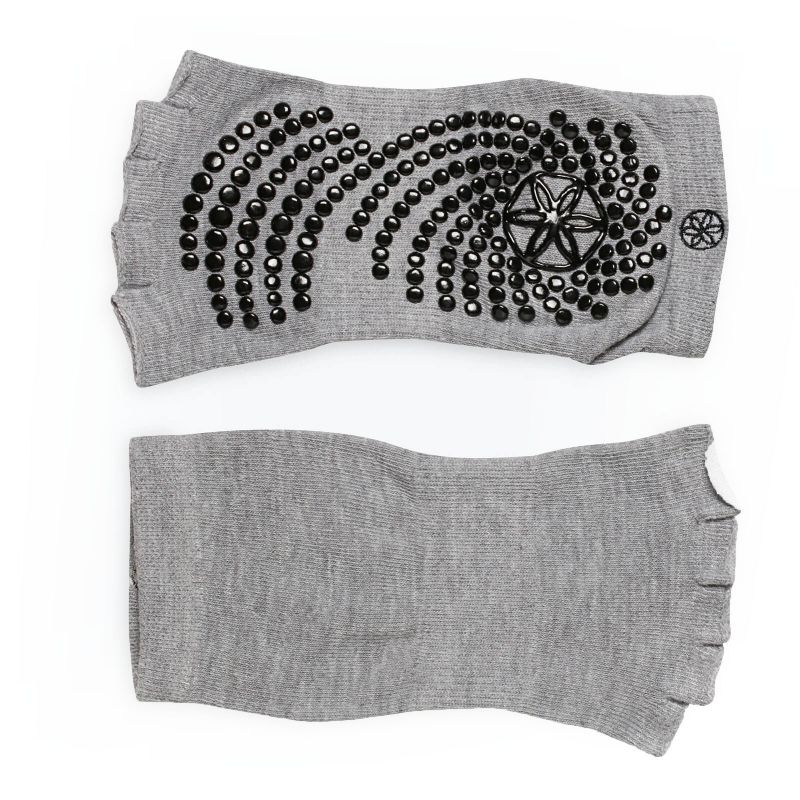 10. GAIAM 63708 Rutschfeste Yogasocken ohne Zehen