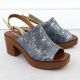 11. Damen-Plateausandaletten aus Jeansstoff mit goldfarbenen Details M.Daszyński MR23126-7