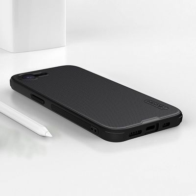 20. Nillkin Super Frosted Shield Pro Magnethülle für iPhone 16e / 17e – Schwarz