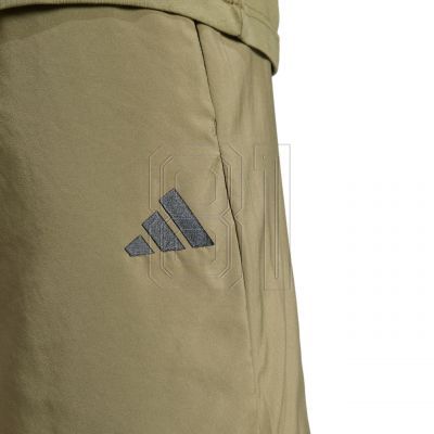 6. adidas Essentials Chelsea-Shorts mit kleinem Logo M JF1113