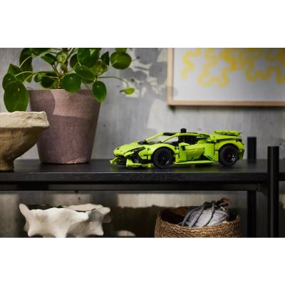 16. LEGO Technic 42161 Lamborghini Huracán Tecnica