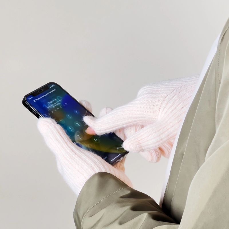 2. Geflochtene Handyhandschuhe mit Aussparungen für die Finger – rosa