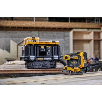 2. DeWALT DCW200N-XJ tragbarer Schleifer