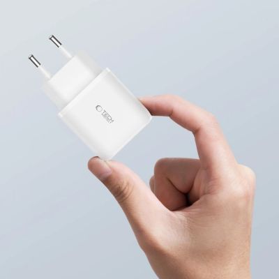 6. Tech-Protect C20W USB-C PD 20W / USB-A QC 3.0 Netzwerkladegerät – Weiß
