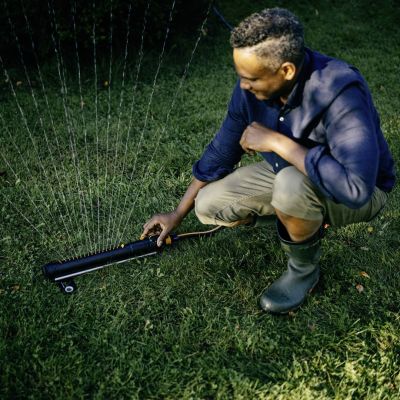 13. FISKARS OSZILLIERENDER SPRINKLER M X-SERIE