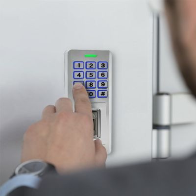 4. QOLTEC OBERON Zahlenschloss mit Fingerabdruckleser | RFID | Code | Karte | Schlüsselring | Klingel | IP68 | EM