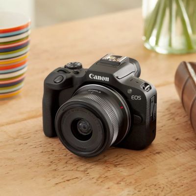 8. Canon EOS R100 spiegellose Systemkamera + RF-S 18-45mm F4.5-6.3 IS STM Objektiv, 24,1 MP, ISO-Empfindlichkeit (max.) 12800, Displaydiagonale 3,0 Zoll, WLAN-Netzwerk: Automatisch/Manuell, CMOS-Sensor, Schwarz