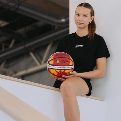 2. B6G2000-R-W6G Molten BG2000 Basketball