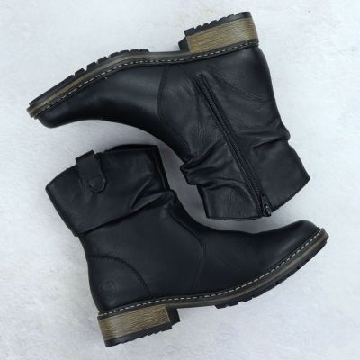 7. Gefaltete schwarze Damen-Lederstiefeletten Rieker Z6883-00