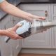 14. Black & Decker NVC215W Tragbarer Staubsauger, beutellos, Blau, Grau