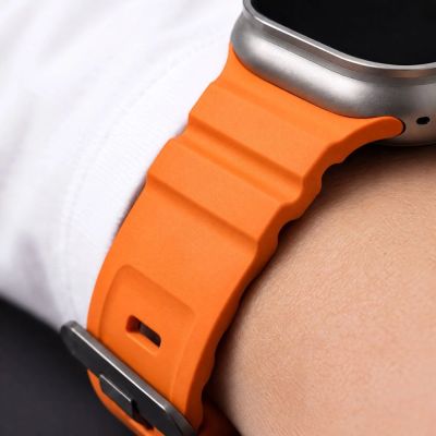 7. Tech-Protect Motion Armband für Apple Watch 44 / 45 / 46 / 49 mm – Orange