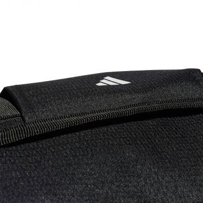 11. adidas Essentials 3-Streifen Reisetasche M IP9863