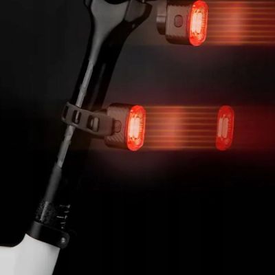 4. Rockbros Q2S LED-Fahrradrücklicht mit Smart Stop System + USB-C - USB-A Kabel - Schwarz
