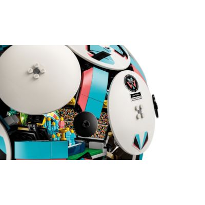 4. LEGO Editions 43019 - Fußball