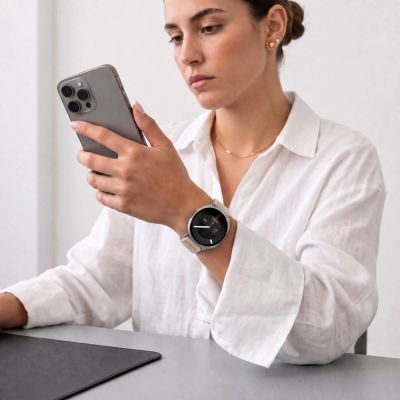 4. Tech-Protect Nylon-Armband mit Verschluss für Samsung Galaxy Watch 40/44/46 mm – Beige